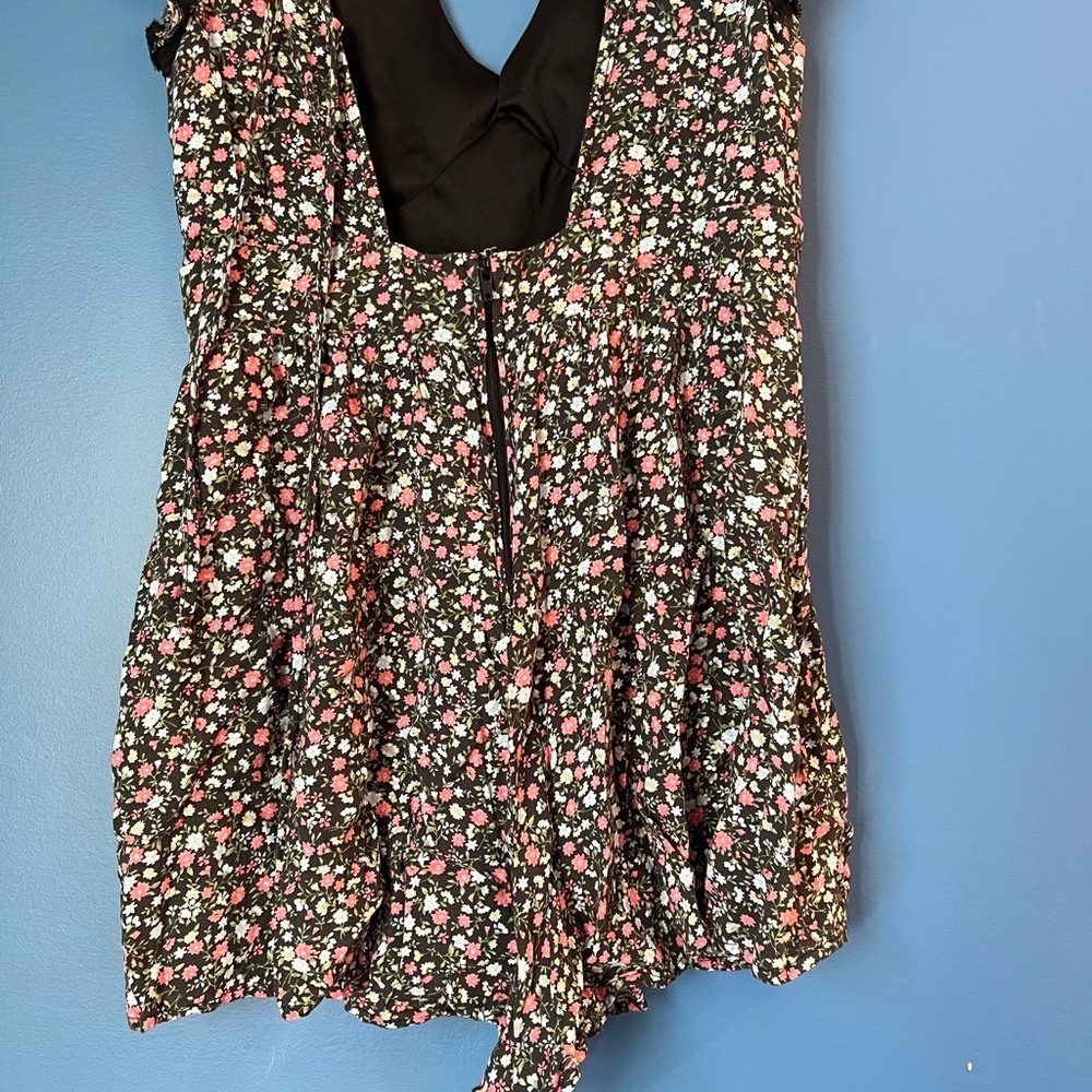 Trixxi Multicolor Floral Romper Open Back Size Small - Picture 11 of 12